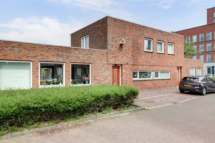 Tussenwoning te koop: Frits Diepenlaan 68, 'S-Gravenhage