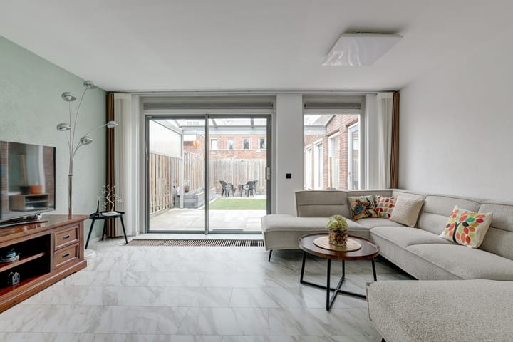 Tussenwoning te koop: Frits Diepenlaan 68, 'S-Gravenhage