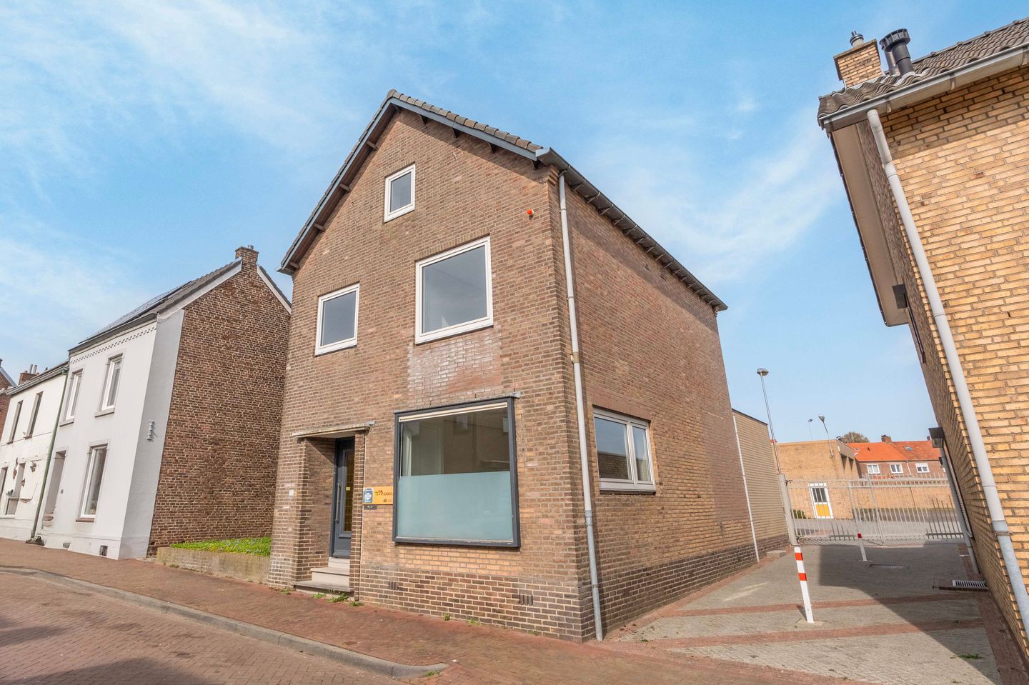 Bekijk foto 2 van Spoorstraat 48