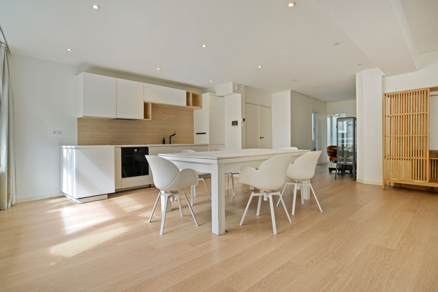 Photo 4 of Haarlemmerstraat 24-1
