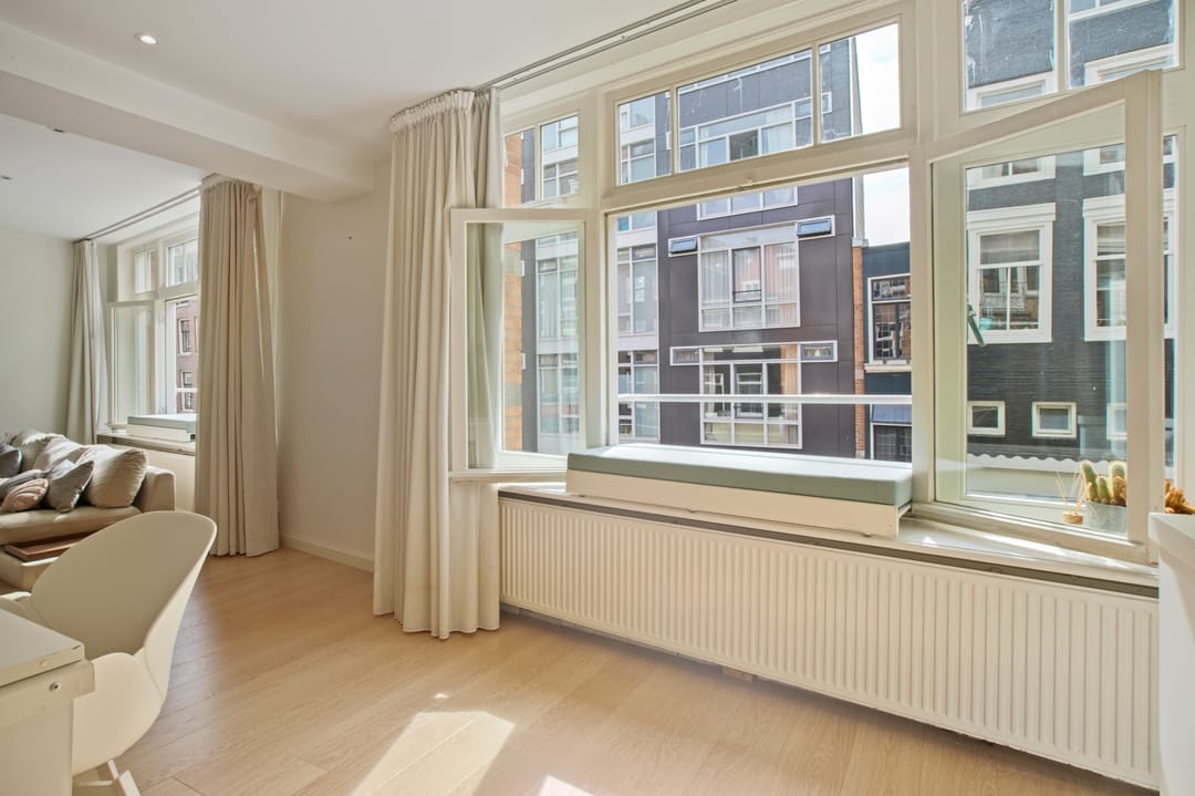 Photo 8 of Haarlemmerstraat 24-1