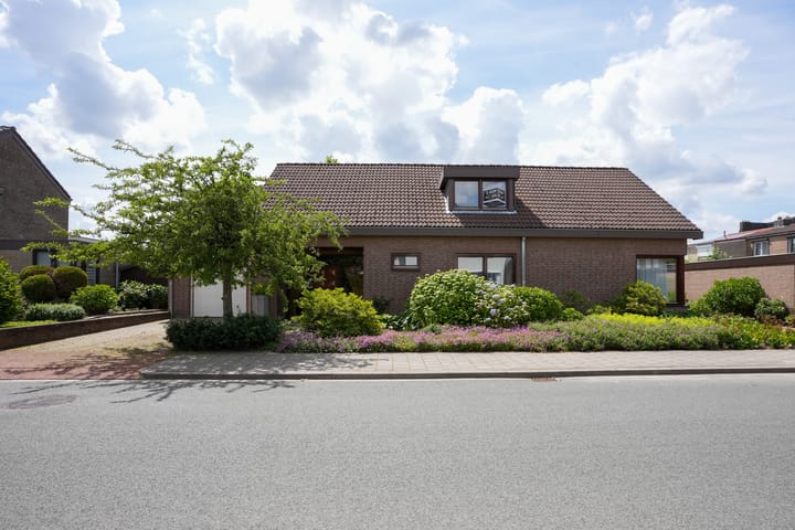 Photo 2 of Wattstraat 8