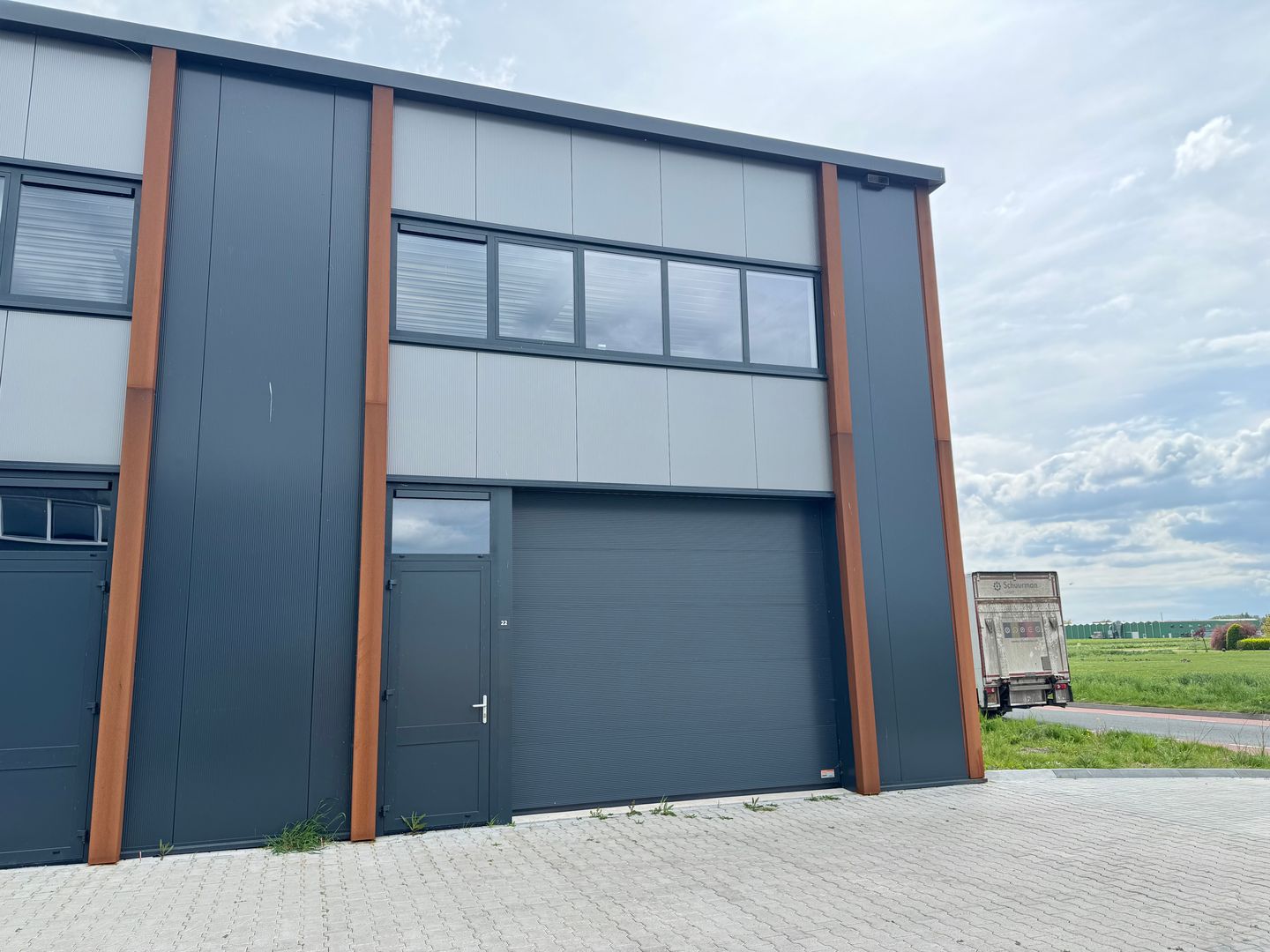 View photo 2 of De Drie Kronen 22