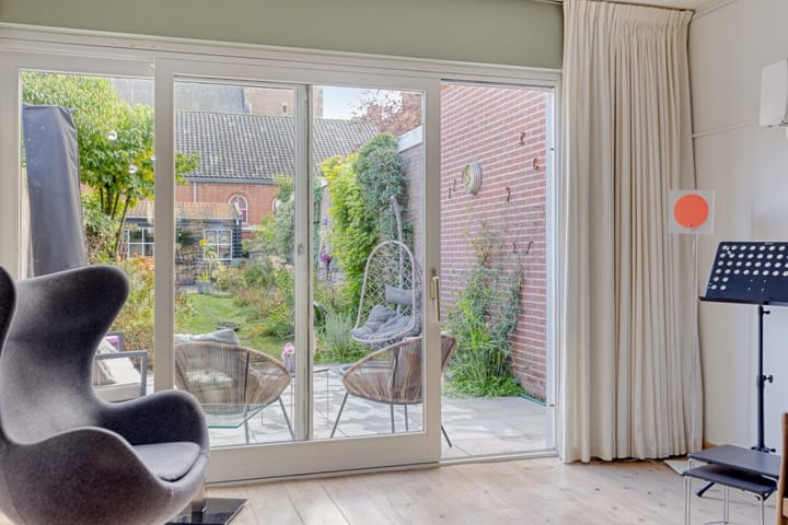 Tussenwoning te koop: Markt 15, Ijzendijke