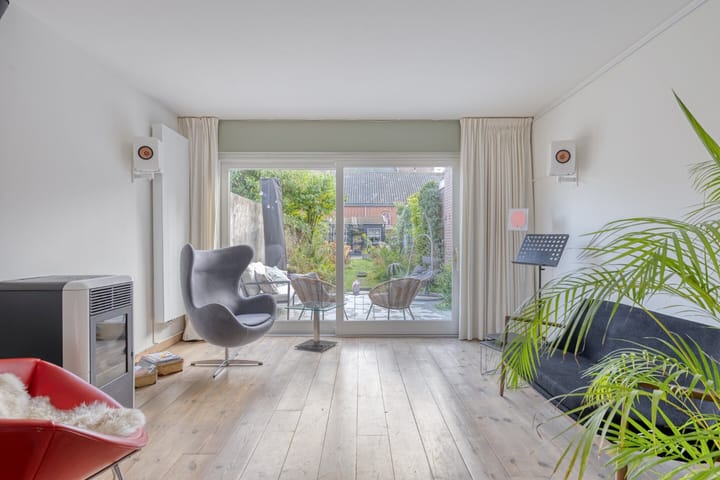 Tussenwoning te koop: Markt 15, Ijzendijke