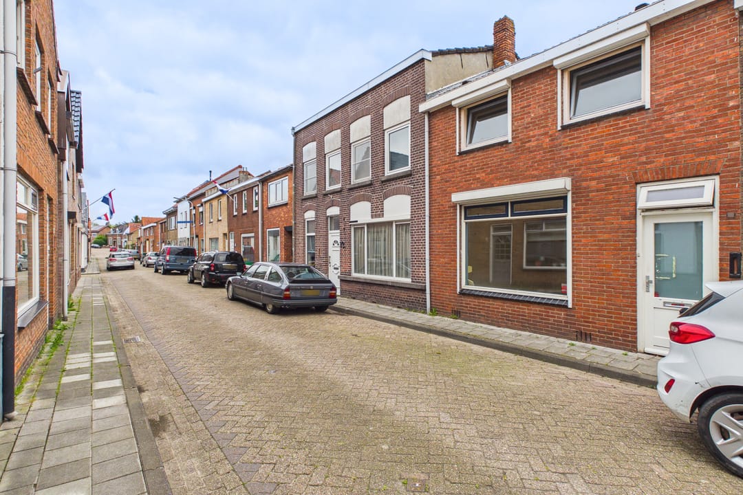Photo 8 of Weststraat 10