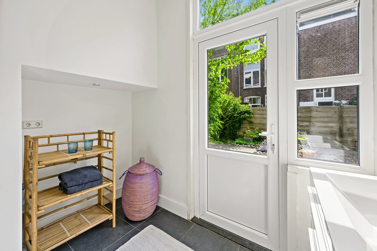 Photo 20 of Hendrik Zwaardecroonstraat 157