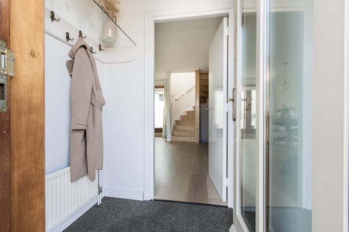 Twee-onder-één-kap te koop: Maasdijk 347, Veen