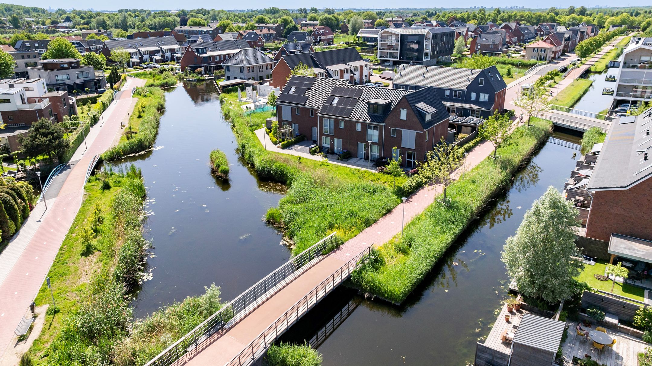 Sustainable 2022 Corner Residence with Waterfront Garden in Boskoop — 33