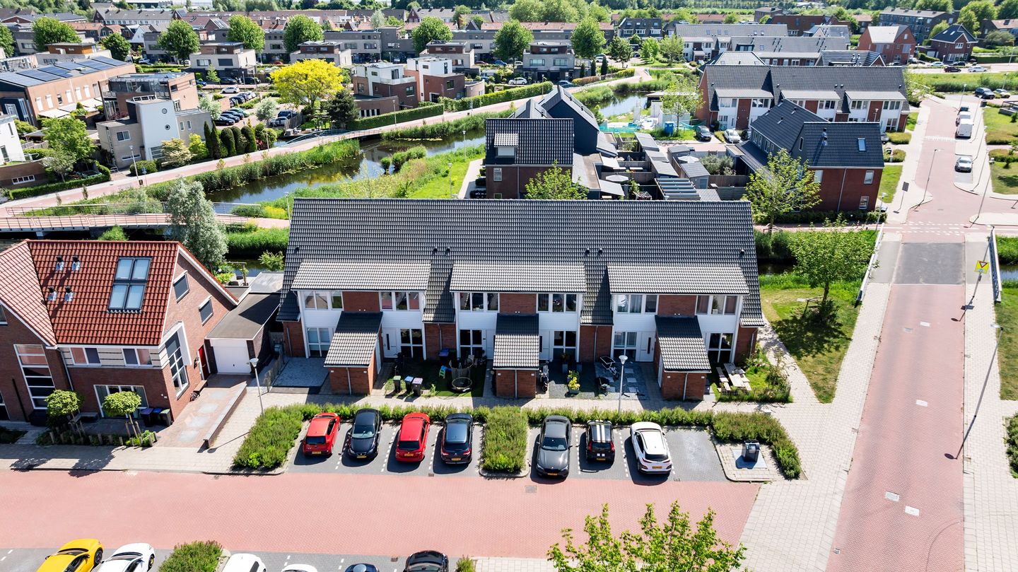 Sustainable 2022 Corner Residence with Waterfront Garden in Boskoop — 29