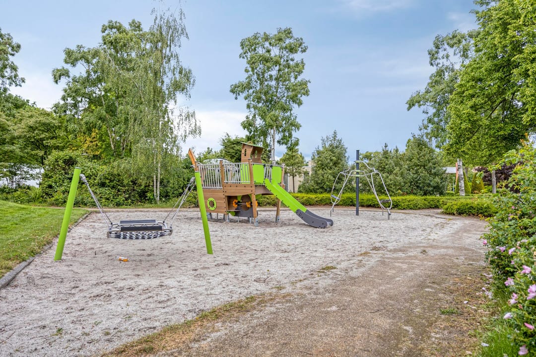 Spacious Life Cycle Proof Bungalow with Extra Floor and Garden in Acht — 41