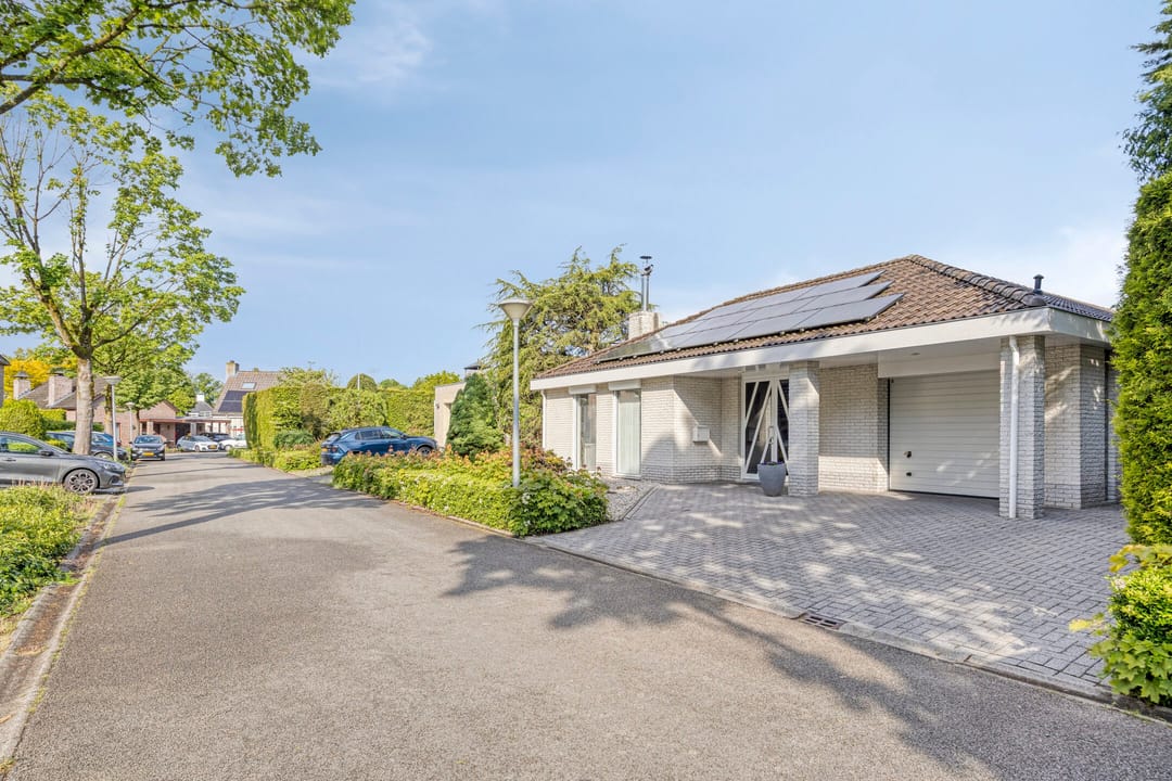 Spacious Life Cycle Proof Bungalow with Extra Floor and Garden in Acht — 38