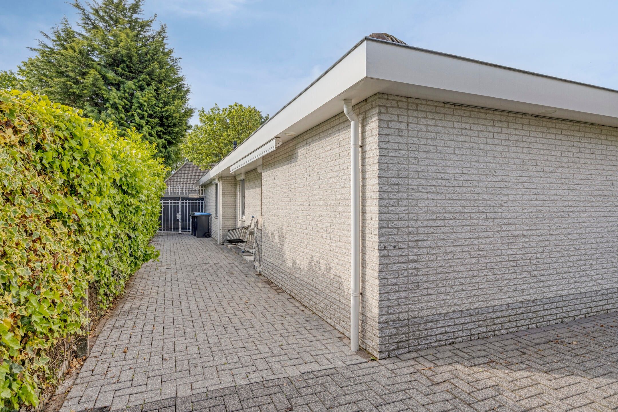 Spacious Life Cycle Proof Bungalow with Extra Floor and Garden in Acht — 36