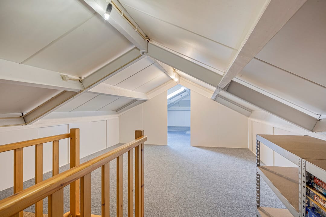 Spacious Life Cycle Proof Bungalow with Extra Floor and Garden in Acht — 26