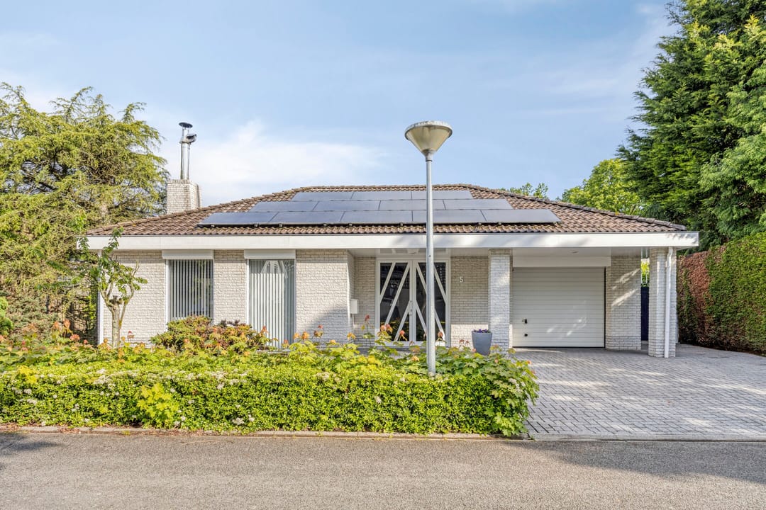 Spacious Life Cycle Proof Bungalow with Extra Floor and Garden in Acht — 37
