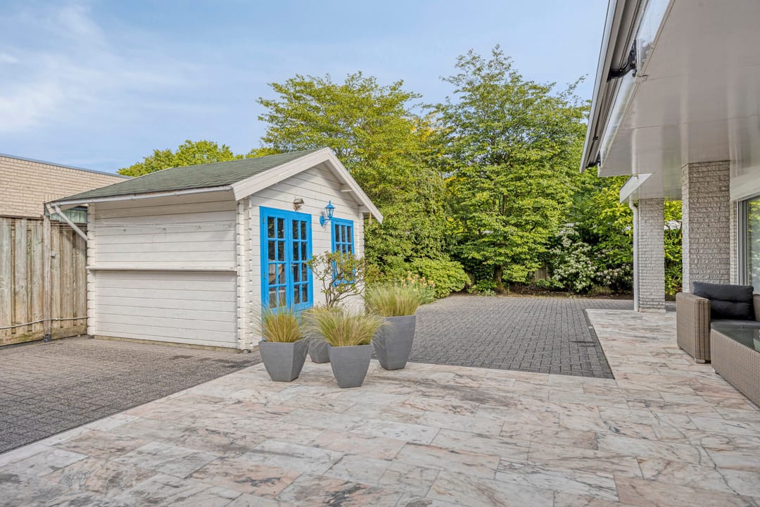 Spacious Life Cycle Proof Bungalow with Extra Floor and Garden in Acht — 32