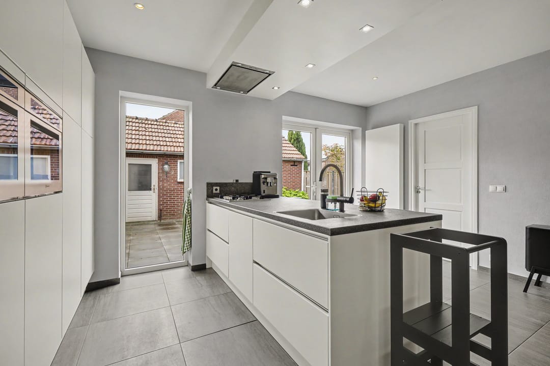 Photo 13 of Beatrixstraat 6