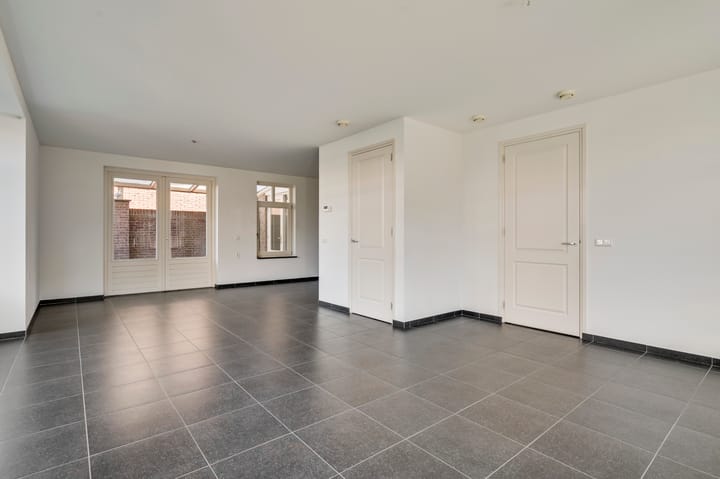 Hoekwoning te koop: Kerkplein 8B, Neer