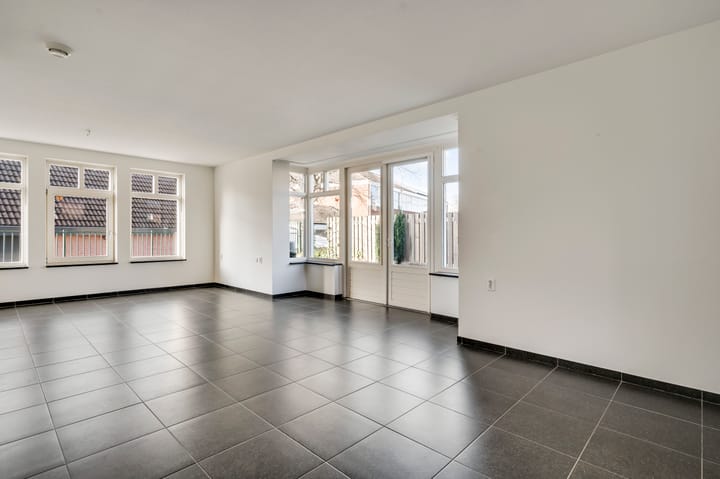 Hoekwoning te koop: Kerkplein 8B, Neer