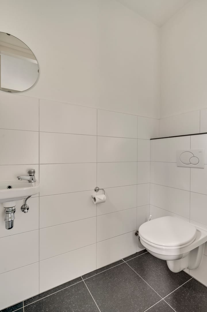 Hoekwoning te koop: Kerkplein 8B, Neer