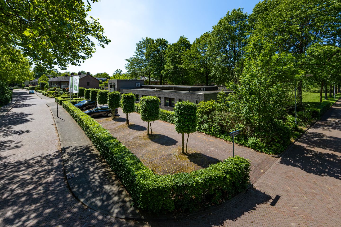 Bekijk foto 3 van Burg. Verwielstraat 44