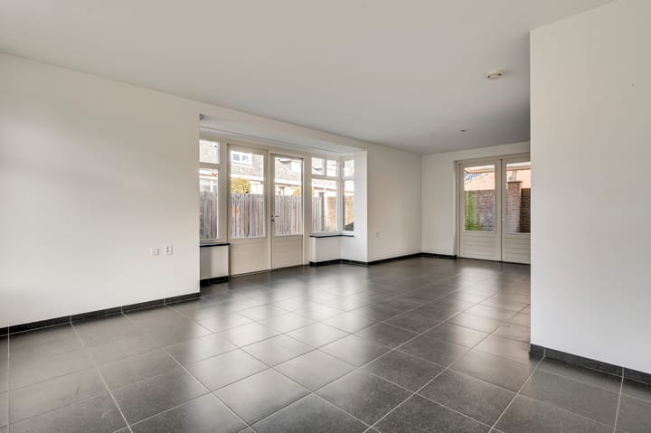 Hoekwoning te koop: Kerkplein 8B, Neer