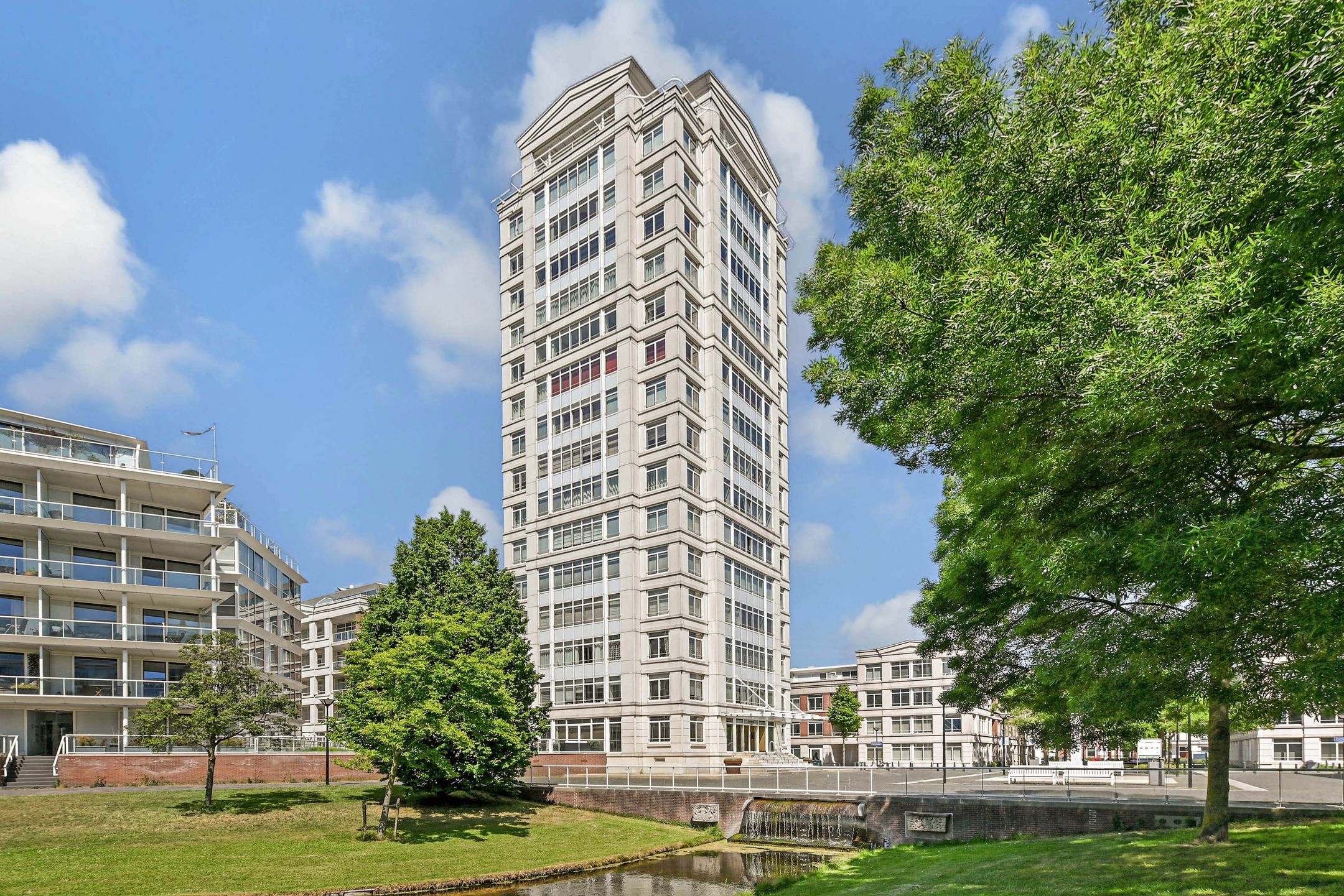 Burgemeester De Monchyplein 308 