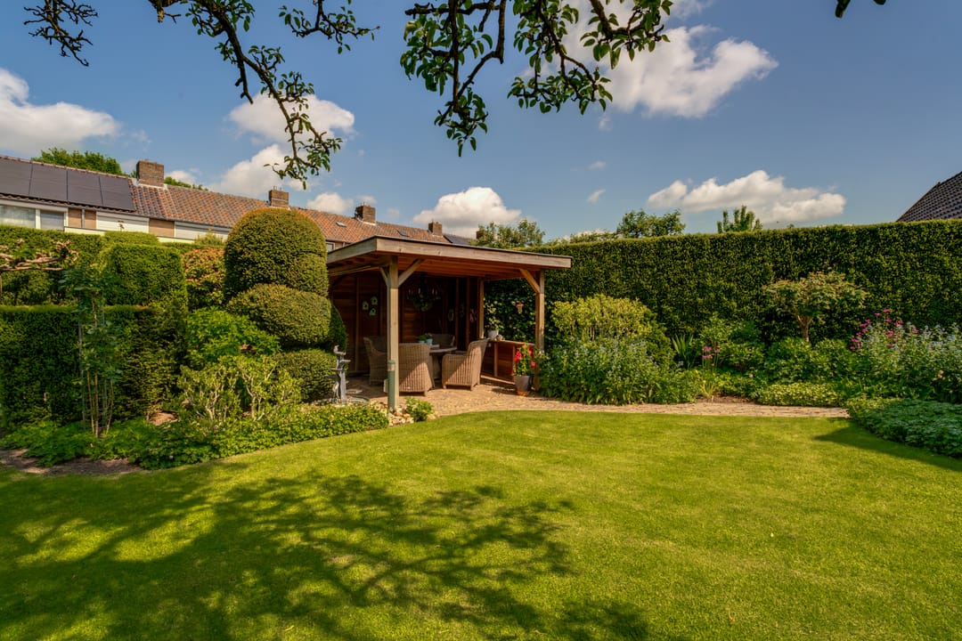 Spacious and Modernized Detached Residence with Private Garden and Solar Panels in Wehl — 26