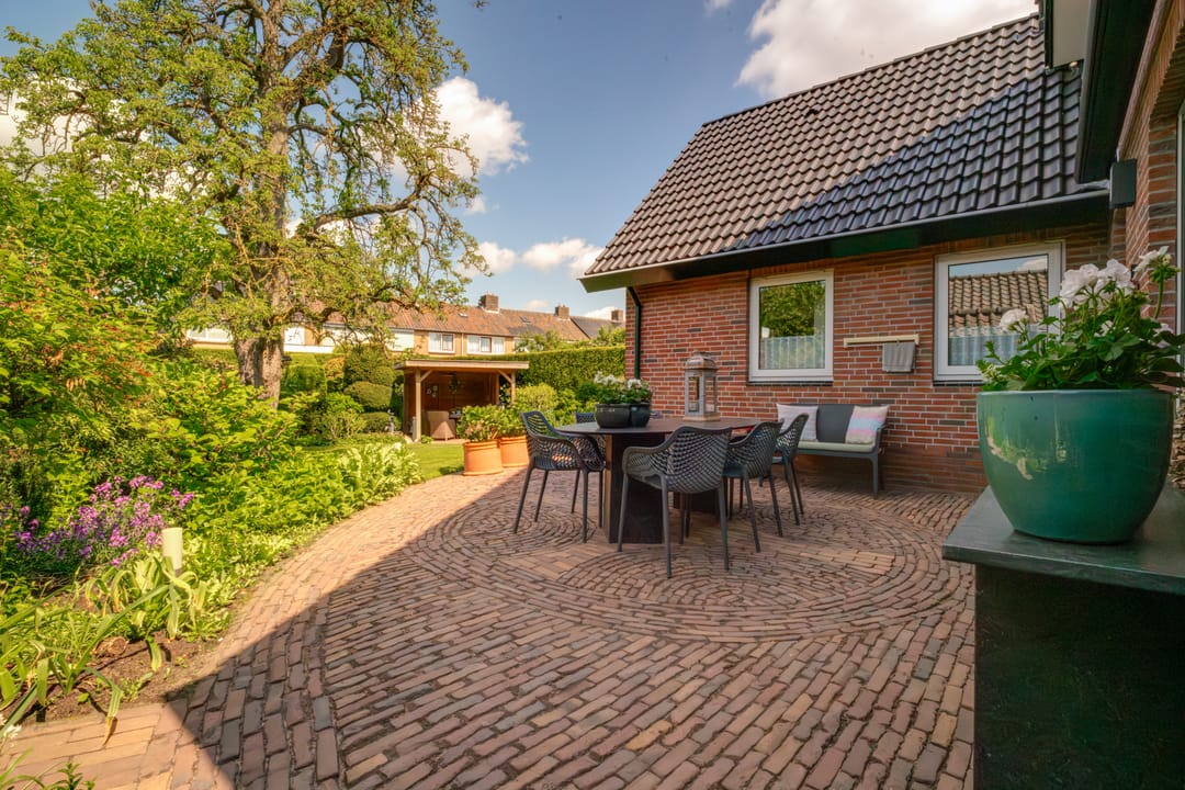 Spacious and Modernized Detached Residence with Private Garden and Solar Panels in Wehl — 37