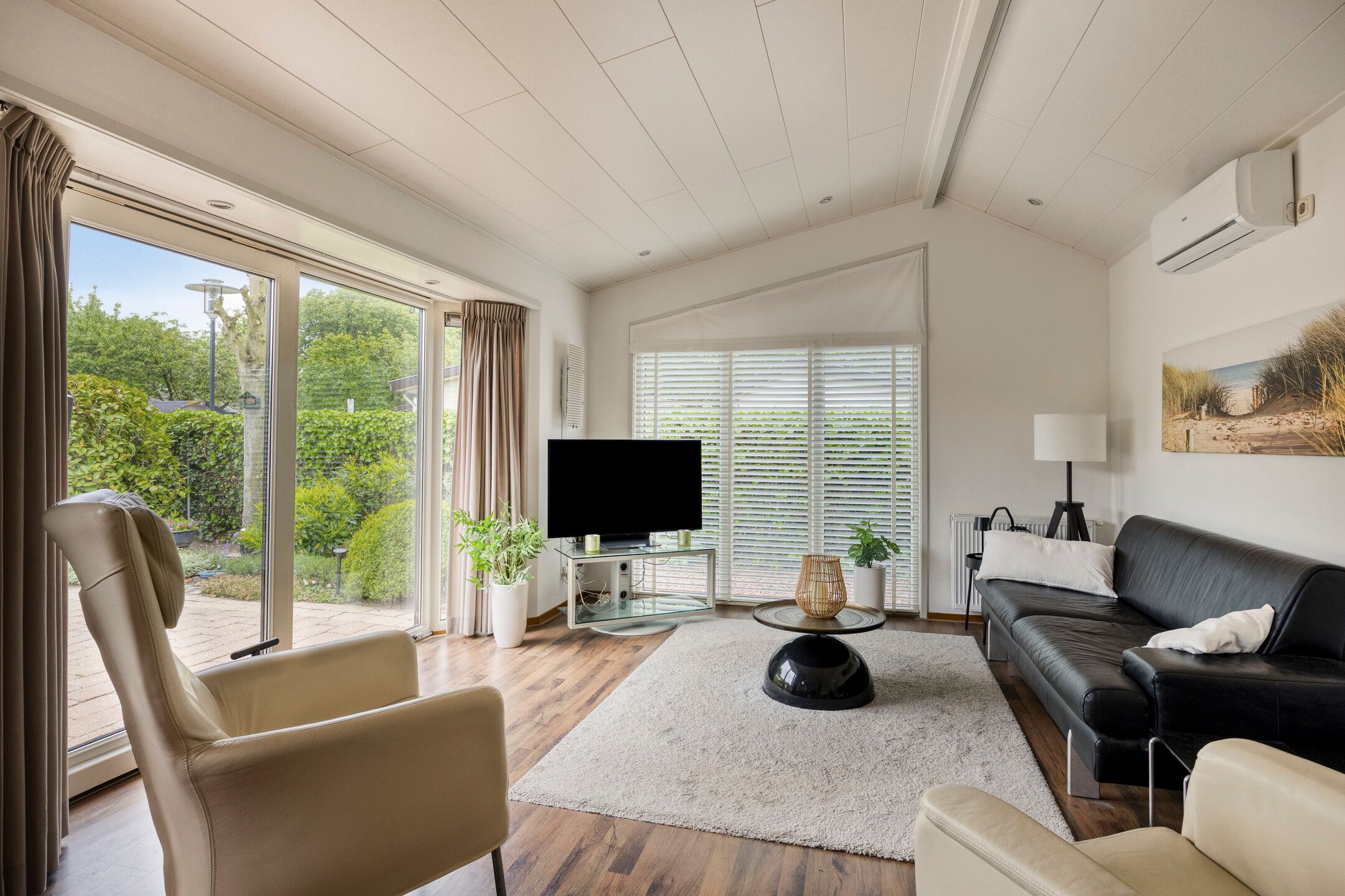 1-bedroom freehold villa in Noordwijk (ZH) — photo 2 of 5