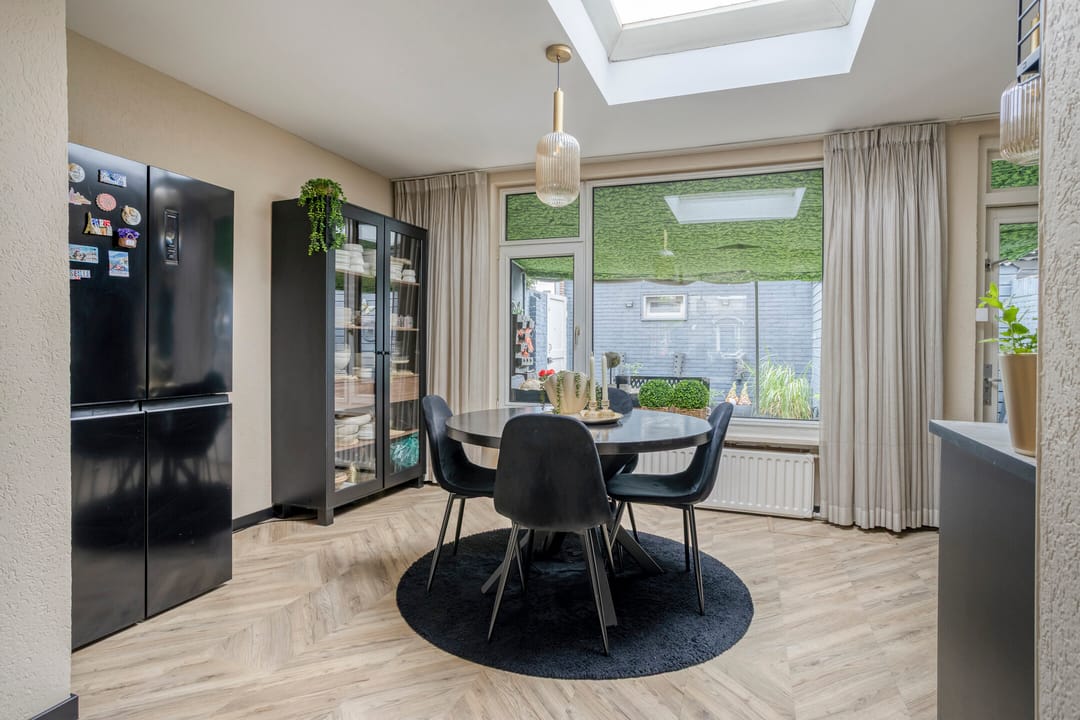 Photo 7 of Aert van Nesstraat 11