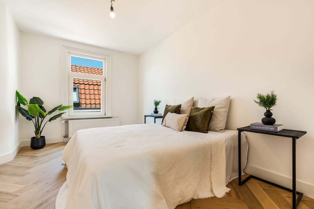 Renovated Townhouse with Roof Terrace in Scheveningen's Renbaankwartier — 53