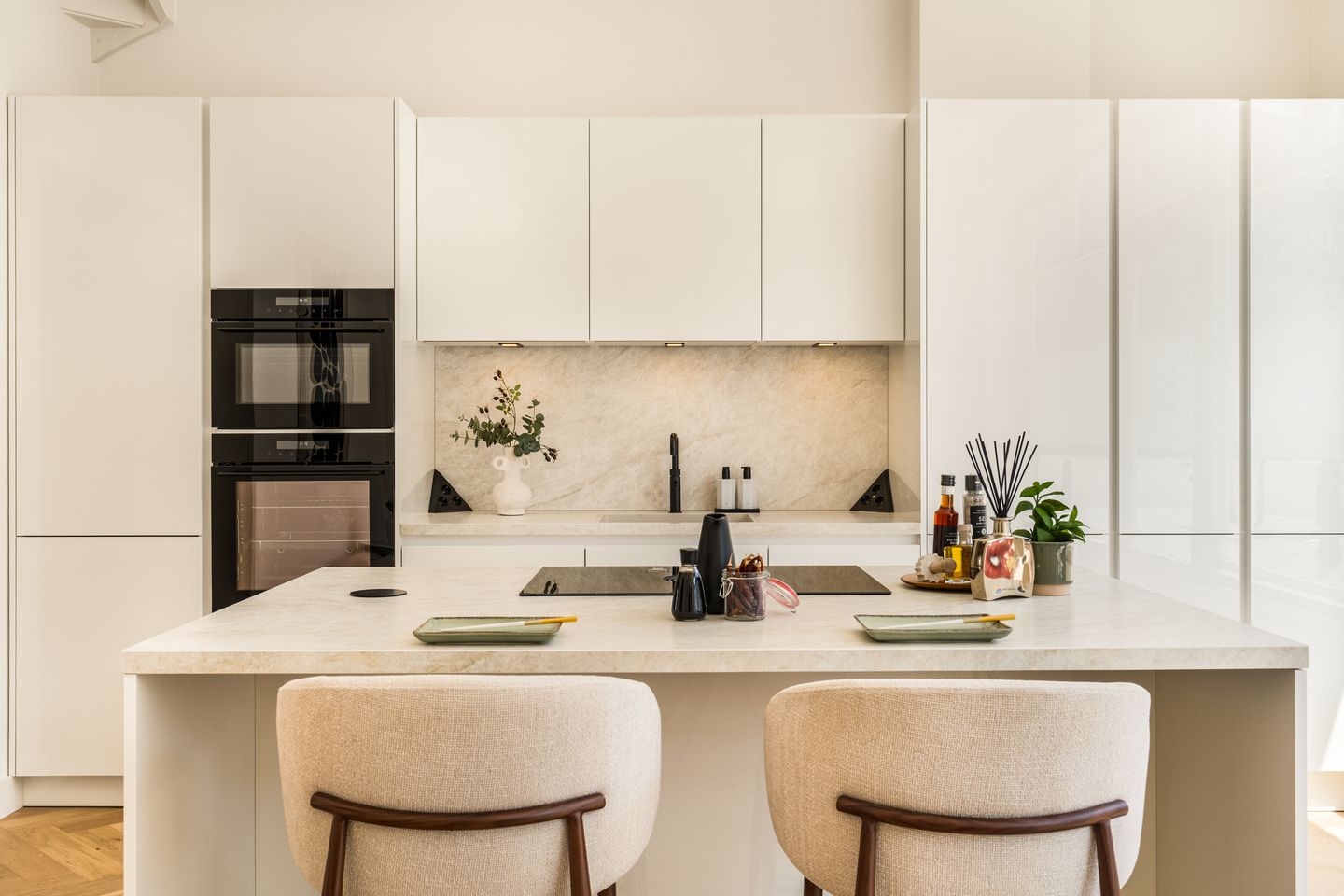 Renovated Townhouse with Roof Terrace in Scheveningen's Renbaankwartier — 14