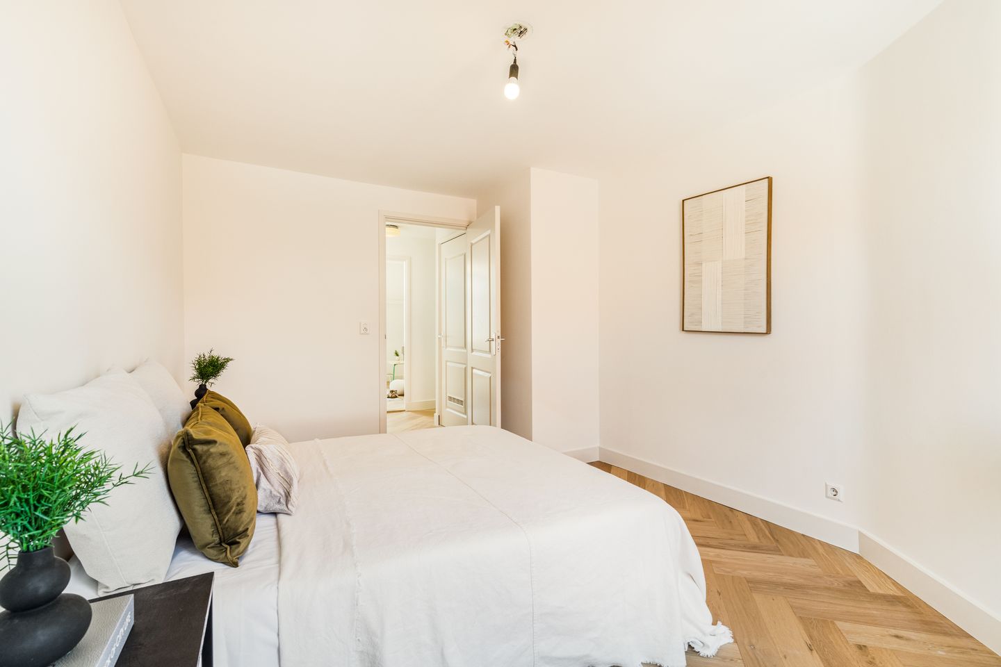 Renovated Townhouse with Roof Terrace in Scheveningen's Renbaankwartier — 55