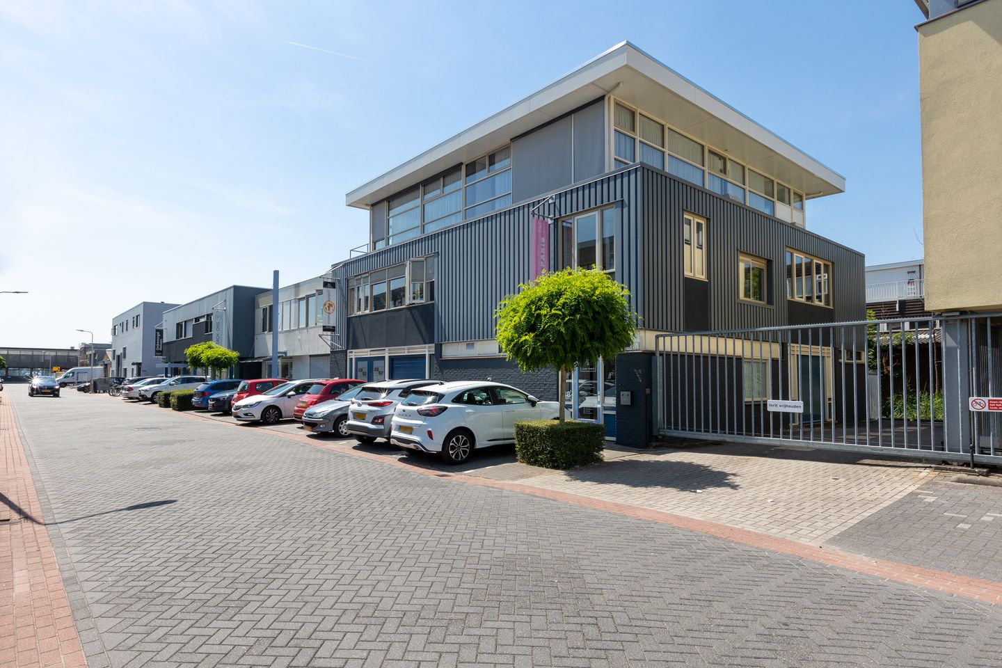 View photo 1 of Fokkerstraat 18