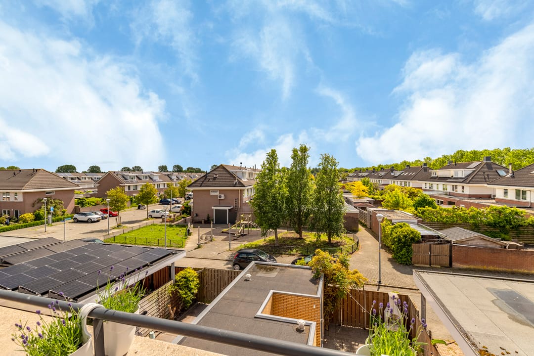 Spacious Townhouse with Rooftop Terrace in Green Getsewoud — 52
