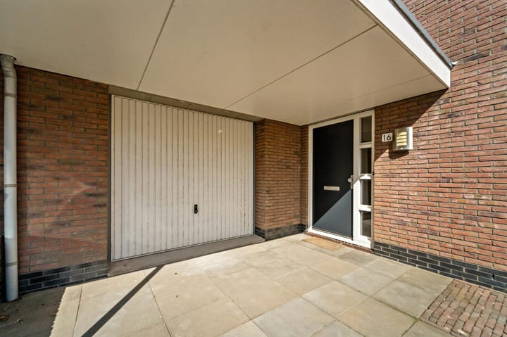 Tussenwoning te koop: Pioenrooslaan 16, Wateringen