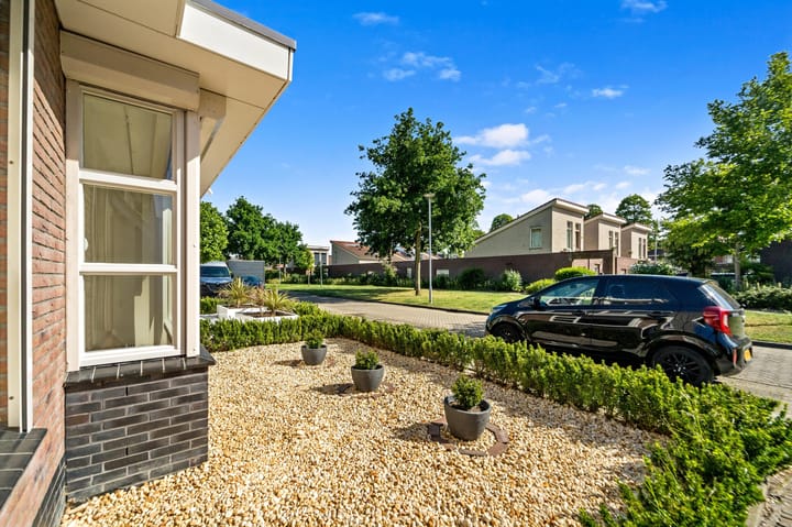 Tussenwoning te koop: Pioenrooslaan 16, Wateringen
