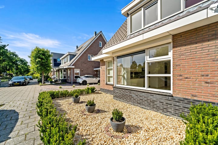 Tussenwoning te koop: Pioenrooslaan 16, Wateringen