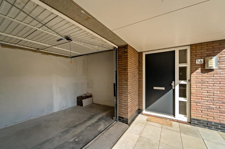 Tussenwoning te koop: Pioenrooslaan 16, Wateringen