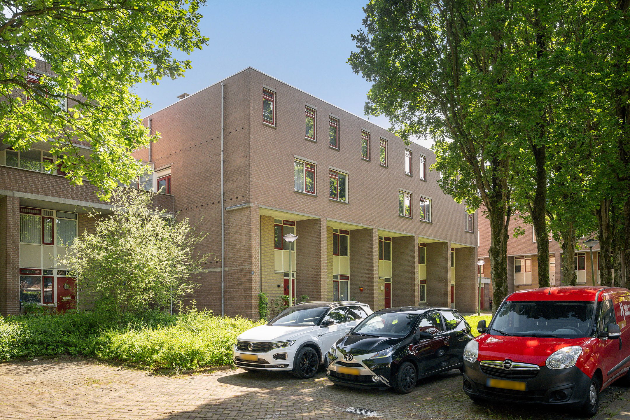 Spacious 3-Room Maisonnette with Sunny Balcony and Private Storage in Holy Noord — 27