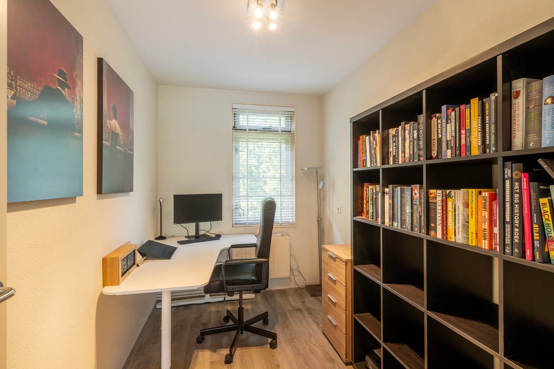 Spacious 3-Room Maisonnette with Sunny Balcony and Private Storage in Holy Noord — 22
