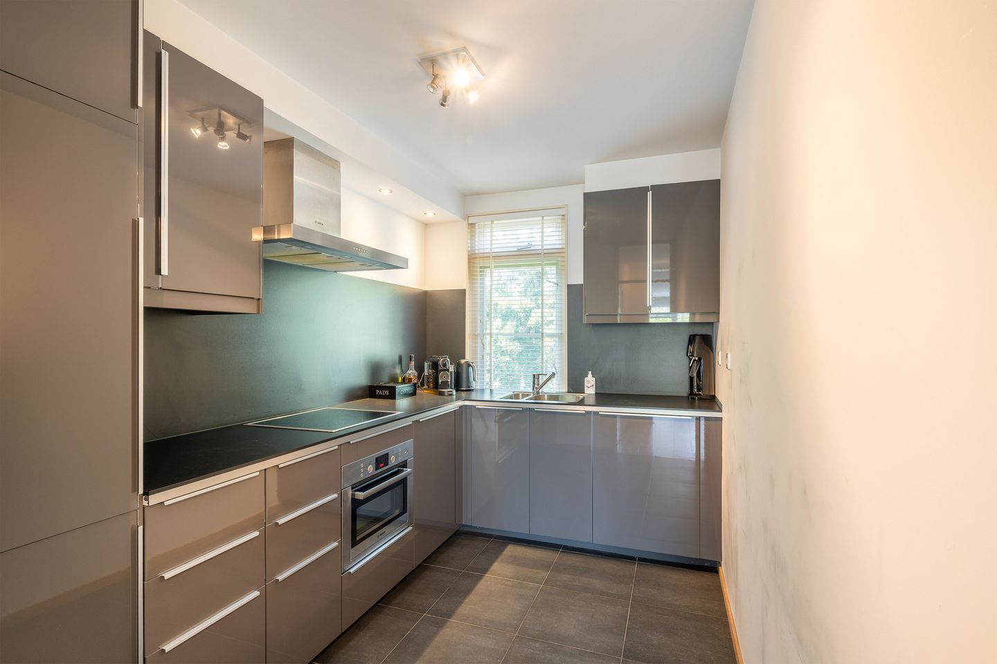 Spacious 3-Room Maisonnette with Sunny Balcony and Private Storage in Holy Noord — 20