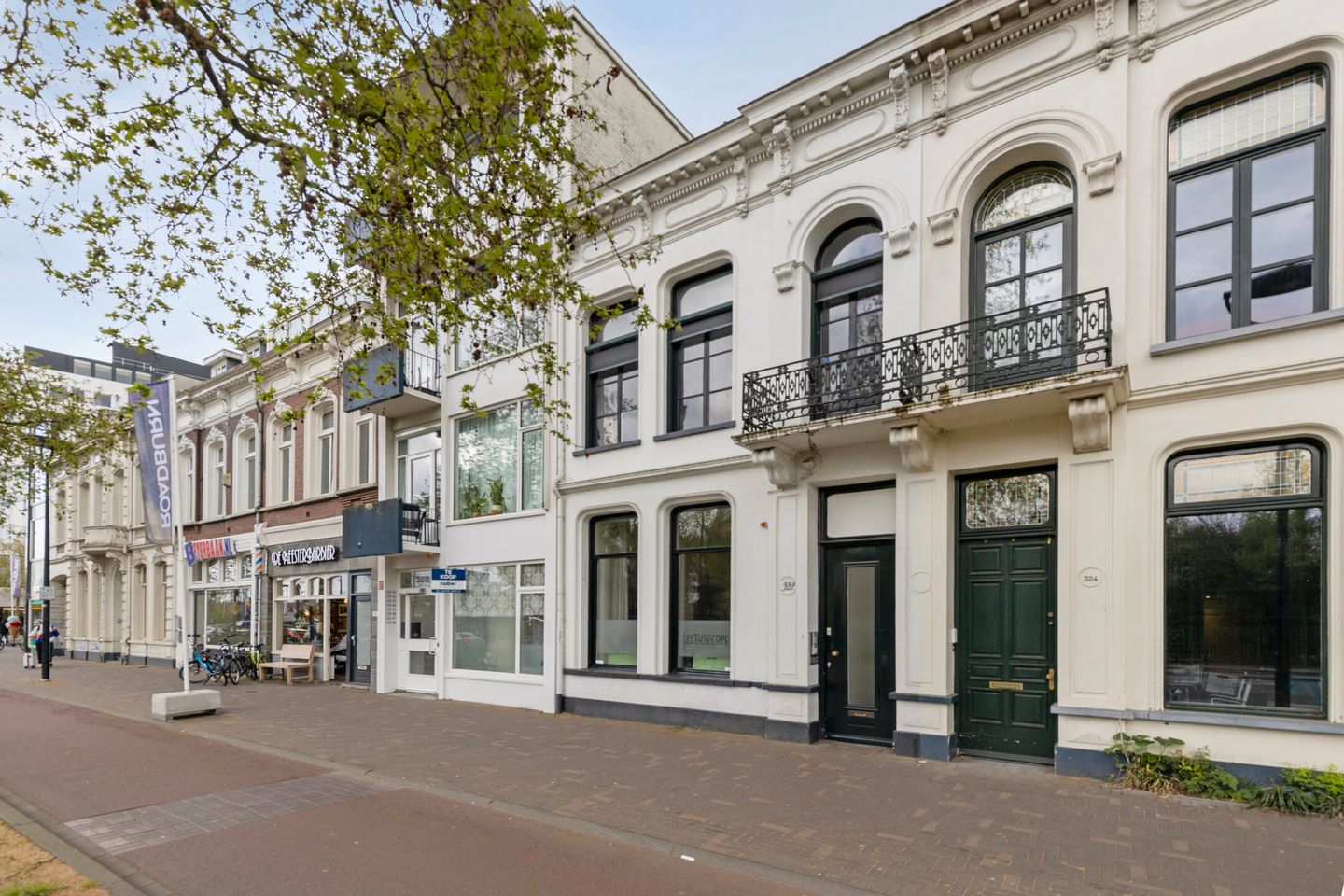 Bekijk foto 1 van Spoorlaan 322