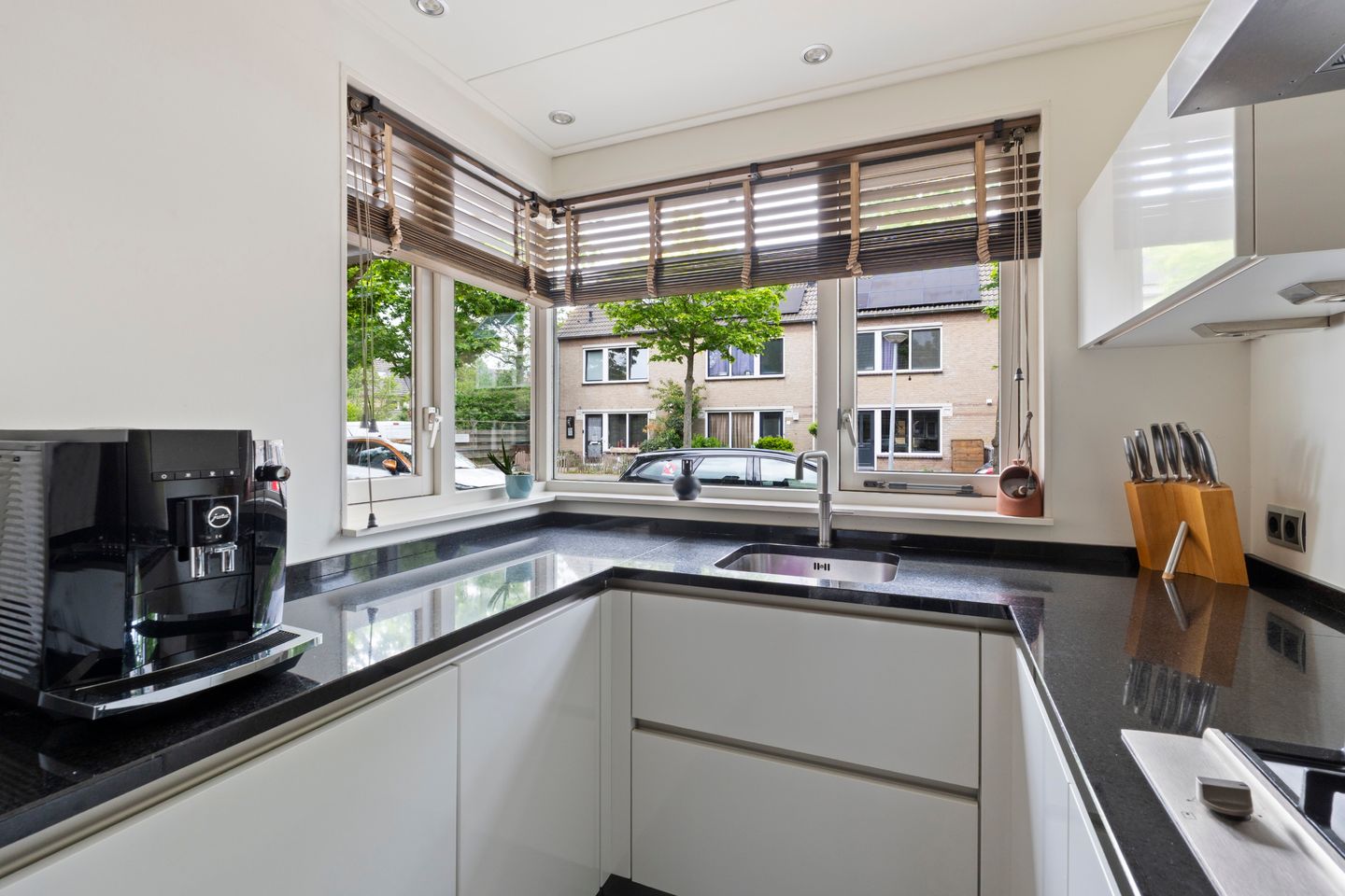 Photo 10 of Carmenstraat 8