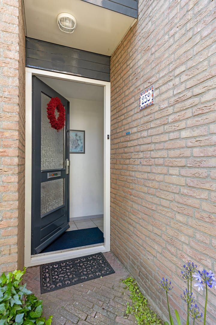 Tussenwoning te koop: Zwanenkamp 259, Maarssen