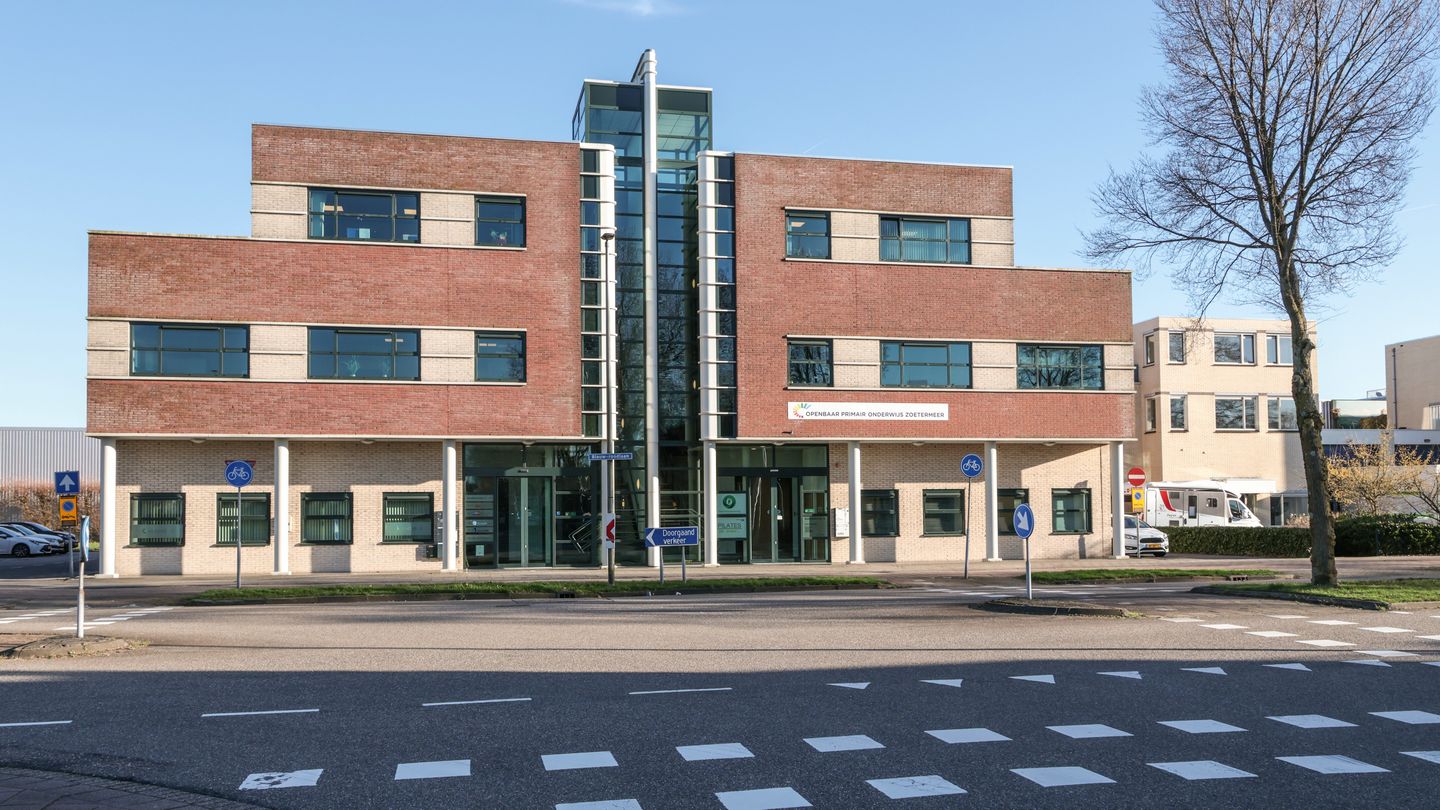 Bekijk foto 1 van Blauw-roodlaan 152