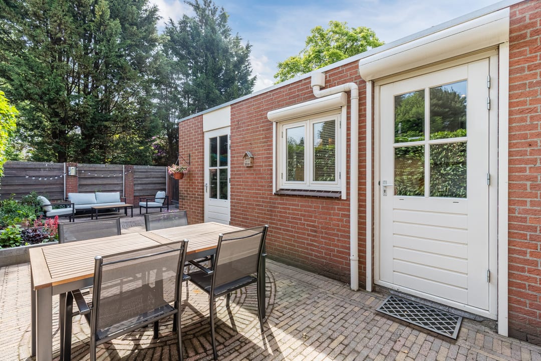 Well-Maintained Corner House with Carport and Private Garden in Hoogerheide — 32