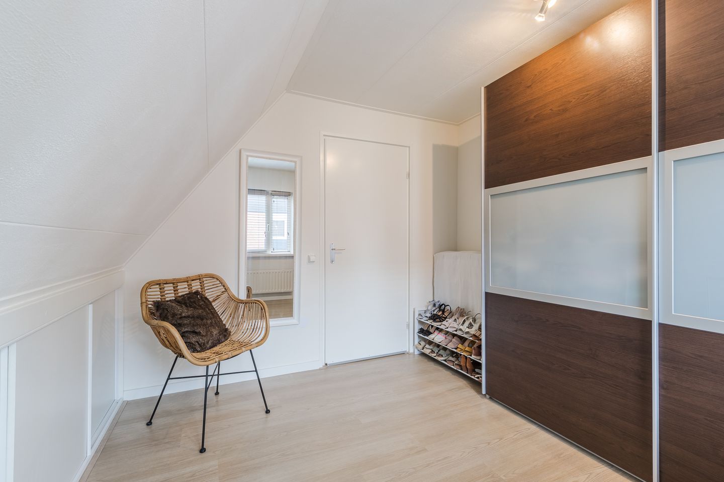Well-Maintained Corner House with Carport and Private Garden in Hoogerheide — 25
