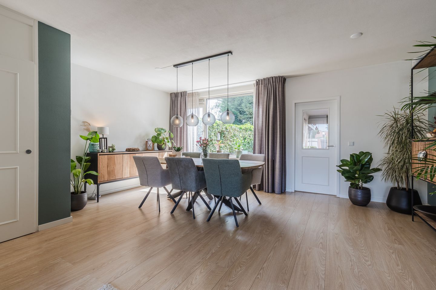 Well-Maintained Corner House with Carport and Private Garden in Hoogerheide — 10